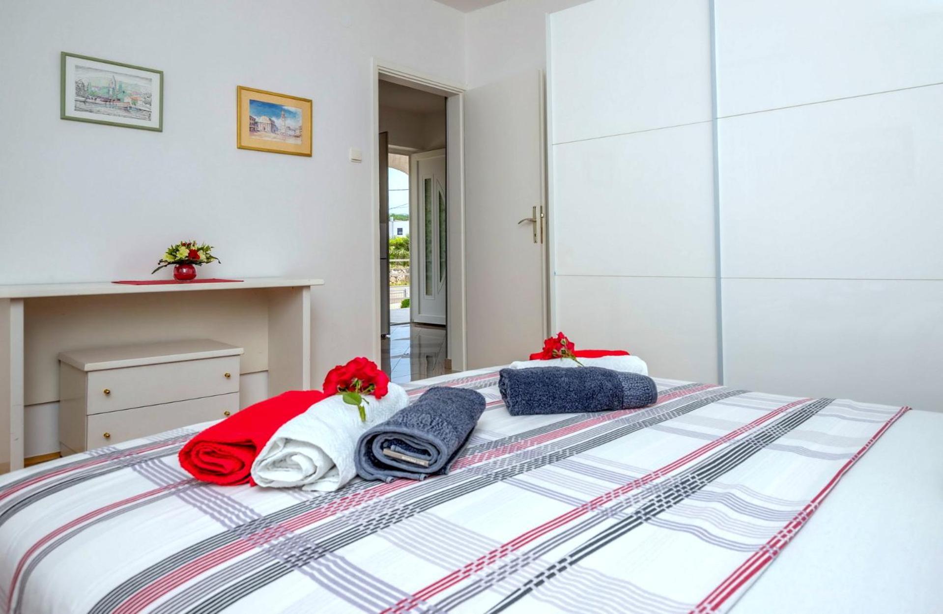Apartments Kremenici Malinska Eksteriør billede